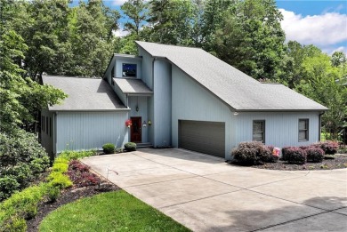 Lake Home For Sale in Dawsonville, Georgia