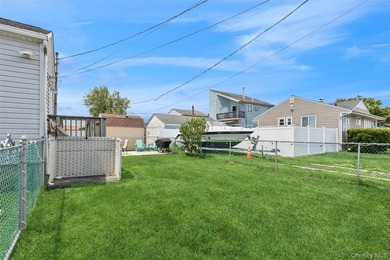 This spacious and well-maintained 5-bedroom, 2-full-bath home is - photo 21