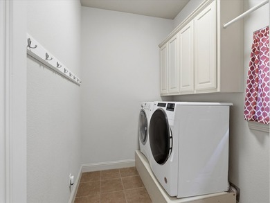 Excellent location, steps away from Castle Hills School! This - photo 39