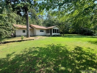 This cozy bungalow, with 1 bedroom and 1 bathroom, has a perfect - photo 4