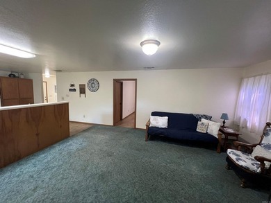 This cozy bungalow, with 1 bedroom and 1 bathroom, has a perfect - photo 6