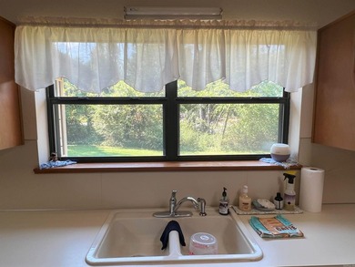 This cozy bungalow, with 1 bedroom and 1 bathroom, has a perfect - photo 9