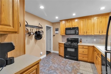 Welcome to 386 Roycroft - a beautifully maintained 3-bedroom, 1 - photo 11