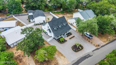 Three separate living spaces just a few blocks from the beach! - photo 11