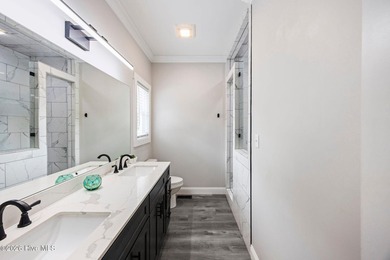 Three separate living spaces just a few blocks from the beach! - photo 41