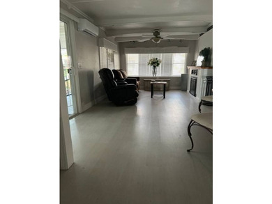 Renovated Waterfront 1334 sq ft manufactured home in 55 + resort - photo 4