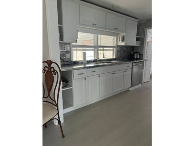 Renovated Waterfront 1334 sq ft manufactured home in 55 + resort - photo 10
