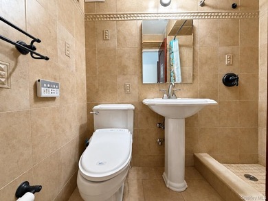 Welcome to this beautiful, spacious 3-bedroom, 2-bathroom co-op - photo 4