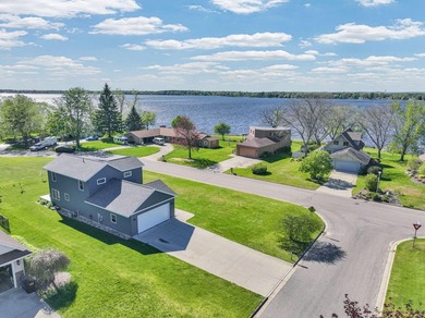 Beautiful, Recently Built 3 Bedroom, 2.5 Bath Home in Prime - photo 3