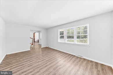 PRICE IMPROVEMENT. Gorgeous center hall colonial in West Goshen - photo 4