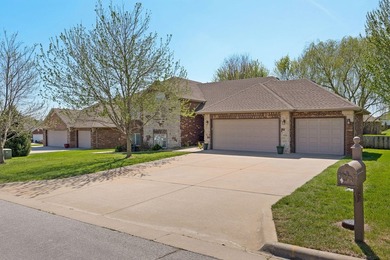 Located just one block from the neighborhood pool and recreation - photo 2