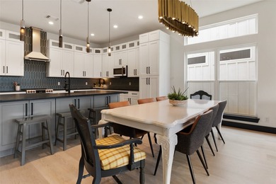 MOTIVATED SELLER WILL LOOK AT ALL OFFERS! This stunning - photo 11