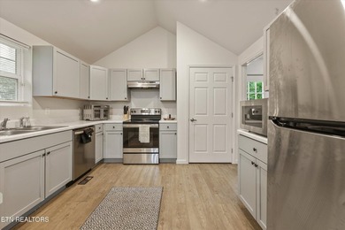 Charming One-Level Living Home - Minutes from UT & Downtown - photo 12