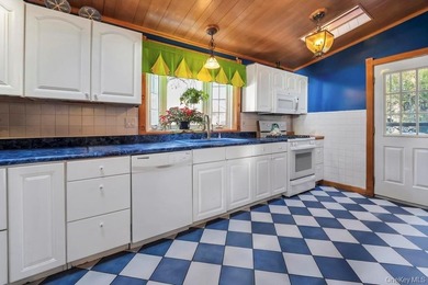 Welcome to 84-20 Charlecote Ridge, a beautifully maintained - photo 14