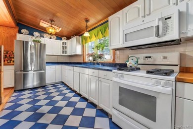 Welcome to 84-20 Charlecote Ridge, a beautifully maintained - photo 15