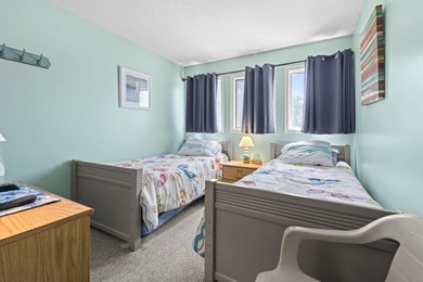 Welcome Home! This meticulously maintained 2 bedroom, 2 bathroom - photo 17