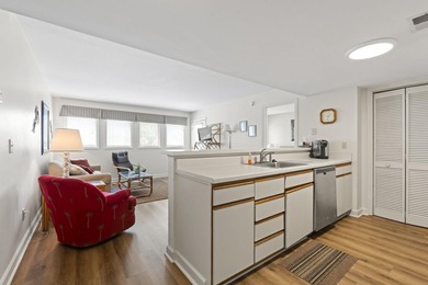 Welcome Home! This meticulously maintained 2 bedroom, 2 bathroom - photo 21