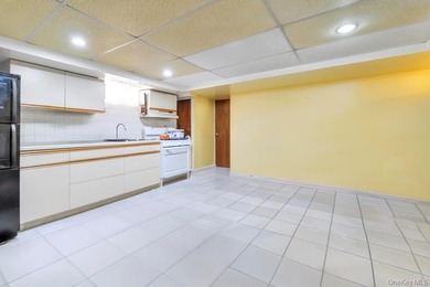 Welcome to 84-20 Charlecote Ridge, a beautifully maintained - photo 27