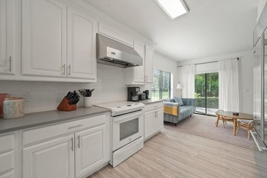 This stunning 3-bedroom, 3.1-bath Golf Cottage has been - photo 8