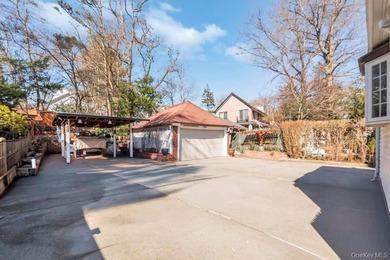 Welcome to 84-20 Charlecote Ridge, a beautifully maintained - photo 41