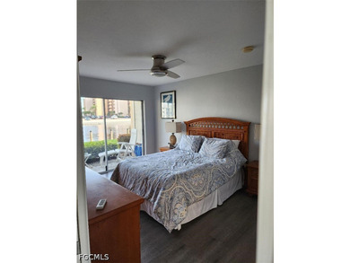 Direct Gulf Access END UNIT 1st Floor Condo in the waterfront - photo 3
