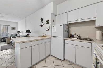 Ocean side Condo - Fully Furnished & Rental Ready! Enjoy coastal - photo 4