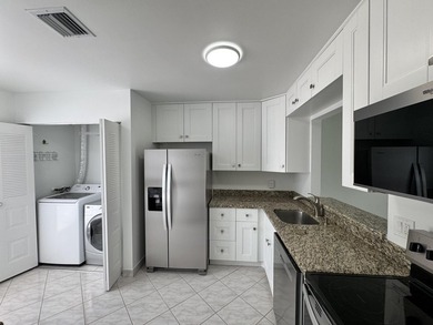 Updated Corner 3 bdr 2 bth plus den Villa. White wood kitchen - photo 5