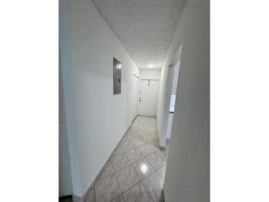 Updated Corner 3 bdr 2 bth plus den Villa. White wood kitchen - photo 7