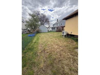 Beautiful bungalow style home. Set up for single floor - photo 11