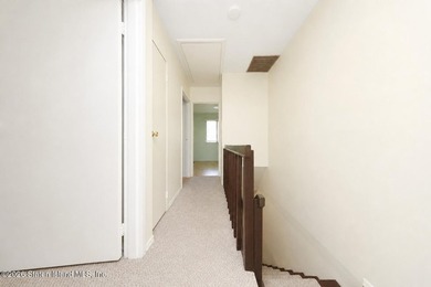Welcome to 38 Stone Ln, Staten Island, NY 10314 - a - photo 11
