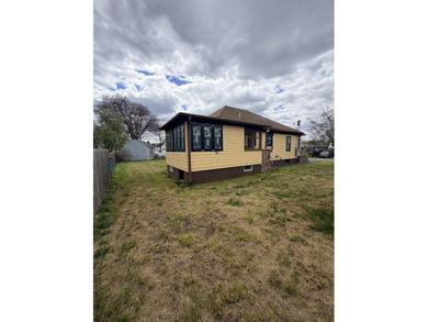 Beautiful bungalow style home. Set up for single floor - photo 12