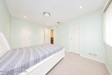 Welcome to 38 Stone Ln, Staten Island, NY 10314 - a - photo 12