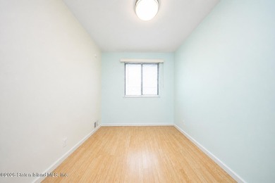 Welcome to 38 Stone Ln, Staten Island, NY 10314 - a - photo 13