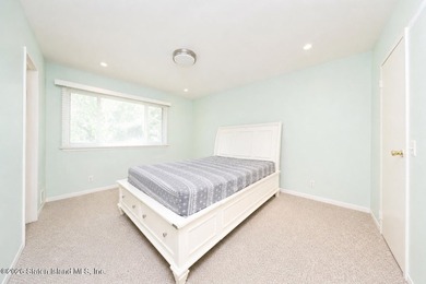 Welcome to 38 Stone Ln, Staten Island, NY 10314 - a - photo 16