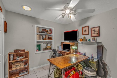 Welcome to your private 1 acre resort oasis! This 6 bedroom, 4 - photo 24