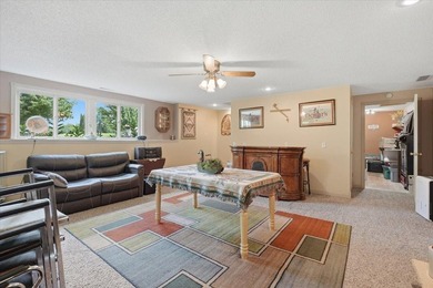 Beautiful 4 bedroom, 3 bath rambler on 1+ acre lot across the - photo 25