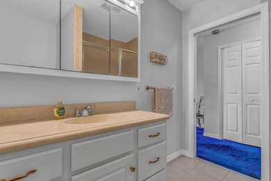 Welcome to your private 1 acre resort oasis! This 6 bedroom, 4 - photo 29