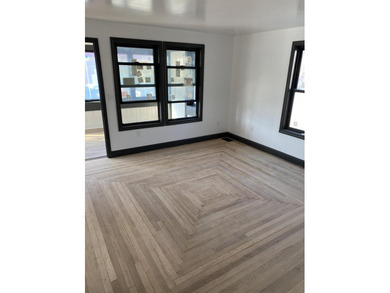 Beautiful bungalow style home. Set up for single floor - photo 30