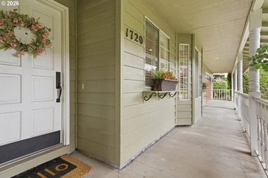 Columbia River view home with flexible living options and - photo 3