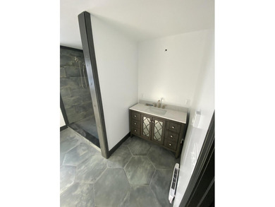 Beautiful bungalow style home. Set up for single floor - photo 34