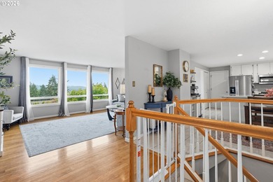Columbia River view home with flexible living options and - photo 4