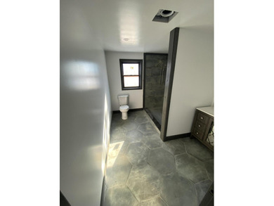 Beautiful bungalow style home. Set up for single floor - photo 35