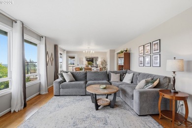 Columbia River view home with flexible living options and - photo 5