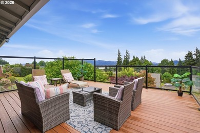 Columbia River view home with flexible living options and - photo 7