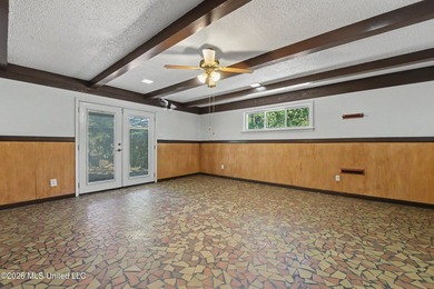 Welcome to this beautiful, spacious, 3-bedroom, 2 bath home in - photo 8