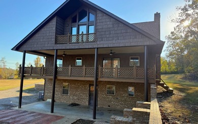 (private lake, pond, creek) Home For Sale in Selmer Tennessee