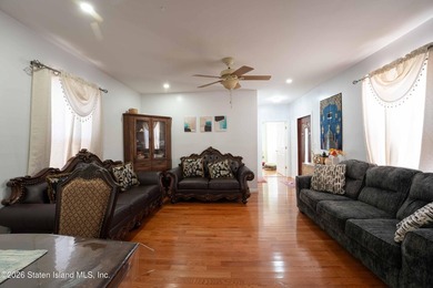 Welcome to this spacious and uniquely designed single-family - photo 11