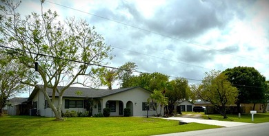 Rare double corner lot with an additional large detached two car - photo 1