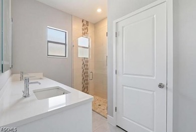 Welcome to this beautifully maintained 4-bedroom, 2-bath home - photo 5