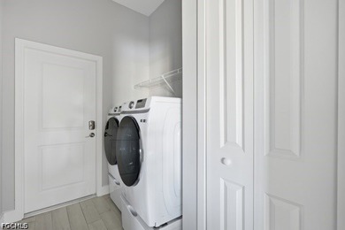 Welcome to this beautifully maintained 4-bedroom, 2-bath home - photo 10